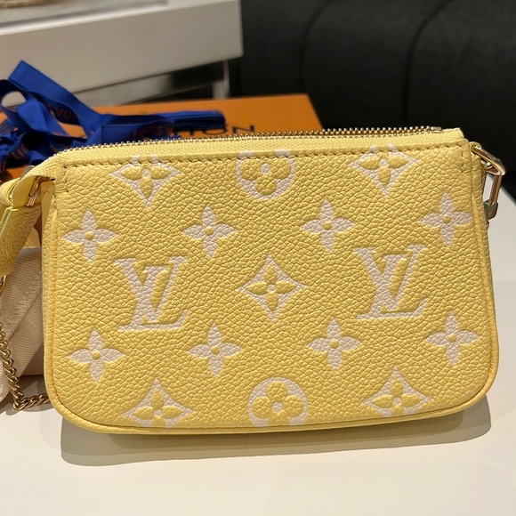 Authentic Louis Vuitton Mini Pochette Lemon Curd Yellow - Picture 1 of 10